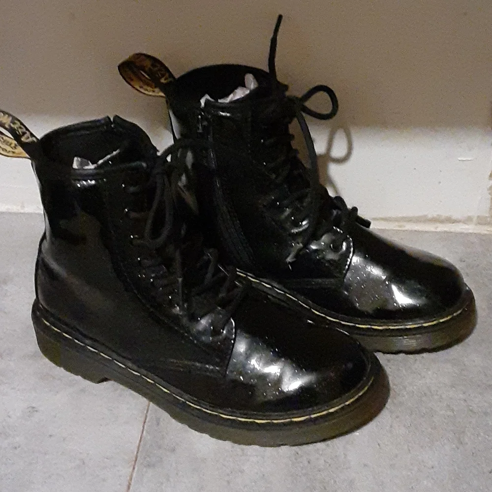Dr  MARTENS  boots  size  2  nina - Picture 3 of 8